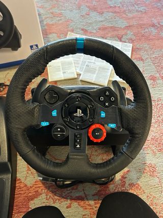 Volante Logitech G29 PS5. Volante e pedali