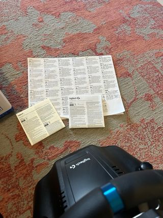 Volante Logitech G29 PS5. Volante e pedali