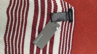 Foulard plisado con estampado geométrico