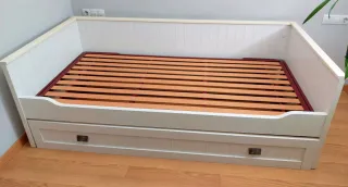 Cama nido con somieres y estantería