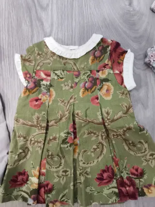 Lote 3 vestidos y 2 pololos bebé niña
