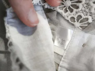 Lote 3 vestidos y 2 pololos bebé niña