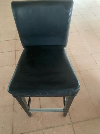 2 Sgabelli in pelle e legno