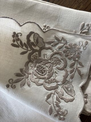 12 Guardanapos Linho Bordados Manualmente