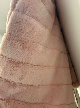 Abrigo pelo rosa talla única