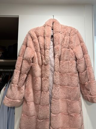 Abrigo pelo rosa talla única