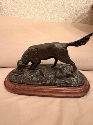 Figura perro bronce base madera