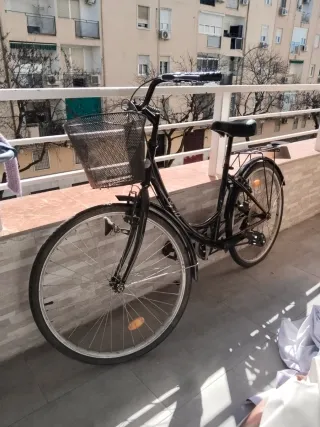 Bicicleta Paseo Negra con Cesta