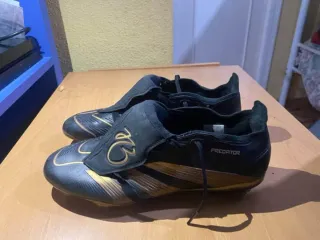 Botas de fútbol Predator doradas
