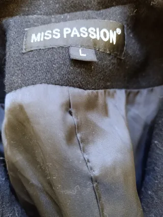 Abrigo Miss Passion Negro con Cinturón