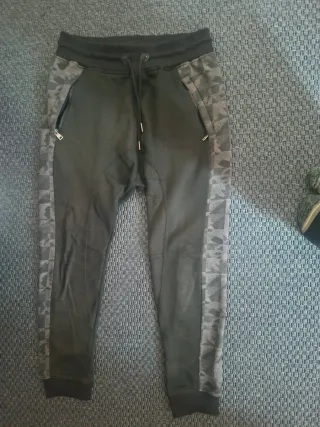 Pantalones deportivos grises y negros Talla L lote