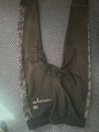 Pantalones deportivos grises y negros Talla L lote