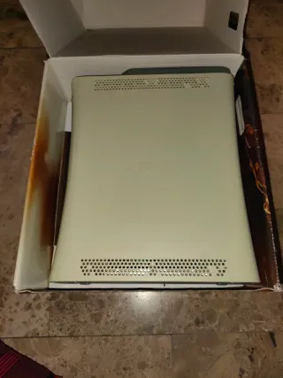 Xbox 360 con caja original versión Gears 2