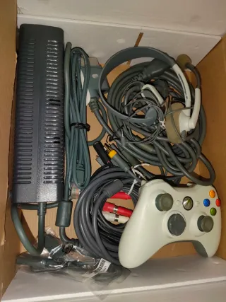 Xbox 360 con caja original versión Gears 2