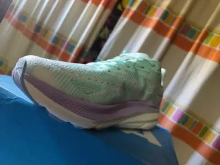 Zapatillas Hoka Morado y Turquesa