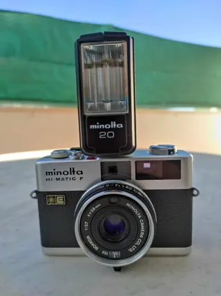 Cámara analógica Minolta Hi-Matic F