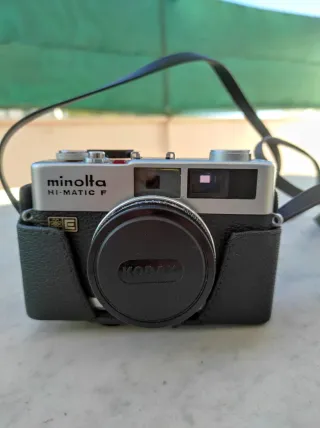Cámara analógica Minolta Hi-Matic F