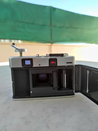 Cámara analógica Minolta Hi-Matic F