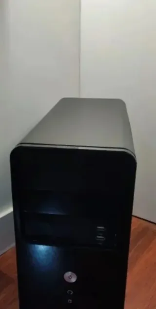 Torre PC Negra y Plateada
