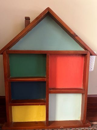 Casita de madera decorativa