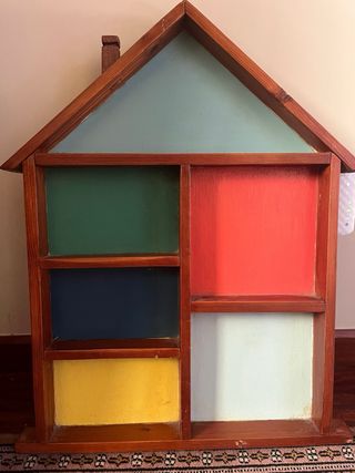 Casita de madera decorativa