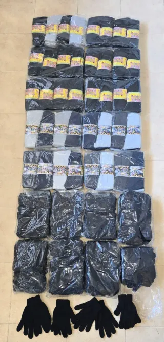 Lote Calcetines y Guantes.