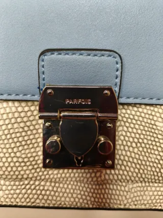 Bolso parfois pequeño azul y blanco