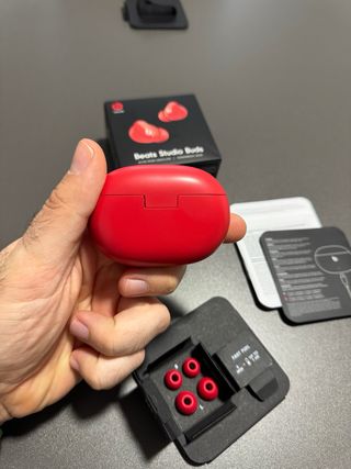 Beats Studio Buds Rojos