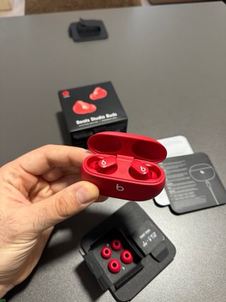 Beats Studio Buds Rojos