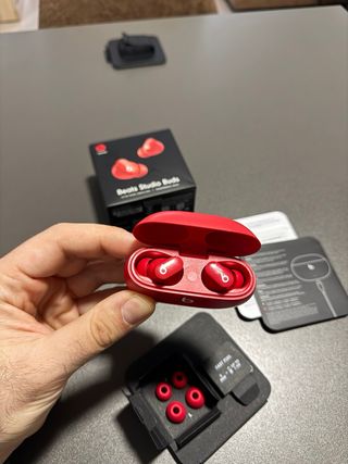 Beats Studio Buds Rojos