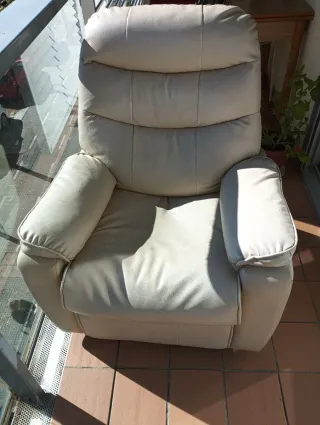 Sillón masaje beige de piel sintética