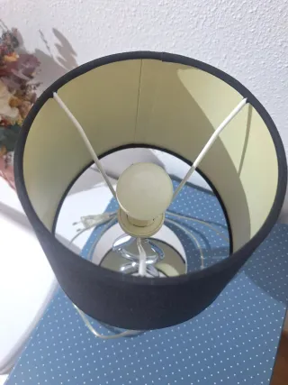 Lámpara de diseño cromo plateada y pantalla negra