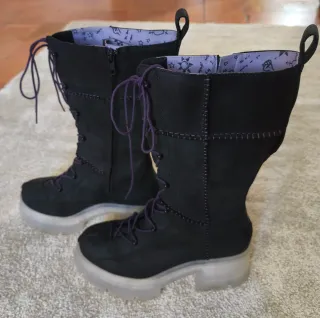 Botas UGG negras con cordones