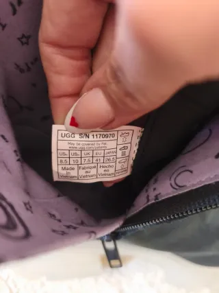 Botas UGG negras con cordones