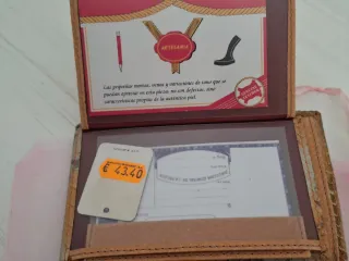 Monedero de piel auténtica