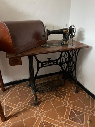 Macchina da cucire Stoewer anni '40 con mobile