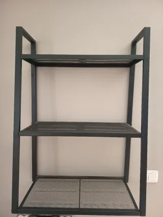 Estantería metálica gris