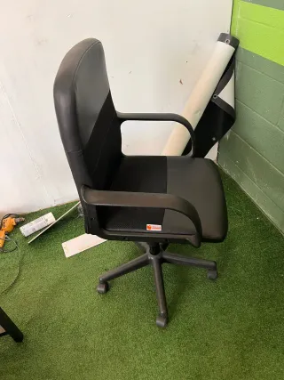 Silla de oficina negra