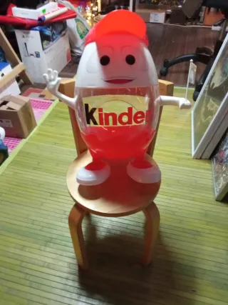 Expositor Kinder Huevo Gigante