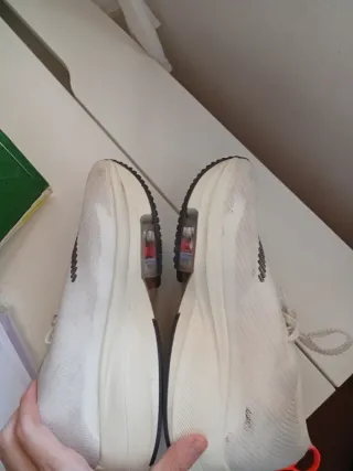 Deportivas running blancas y rosas