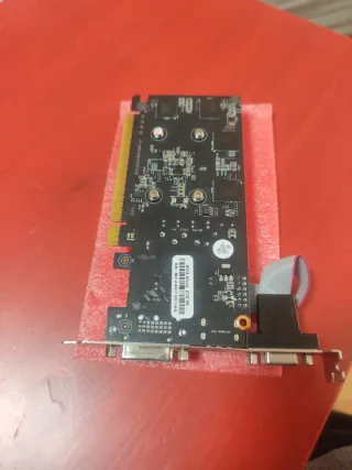 Tarjeta Gráfica Nvidia Roja con Ventilador