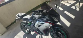 Kawasaki ER 6F Negra