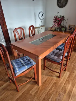 Conjunto mesa comedor y 5 sillas madera