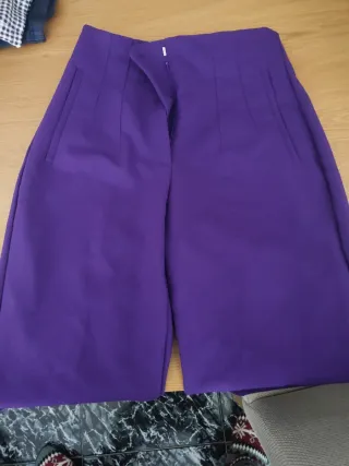 Pantalón vestir Zara morado de pinzas
