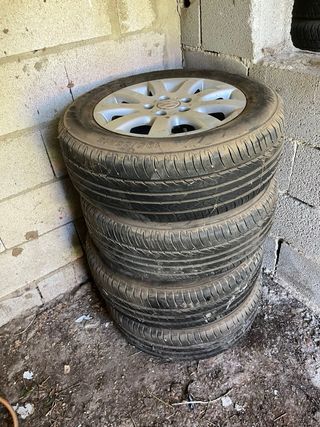 Llantas Touran 15 con neumáticos nuevos