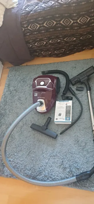Aspirador Rowenta con accesorios