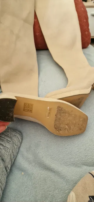 Botas altas beige talla 37