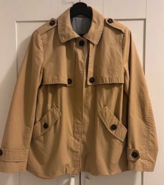 Trench corto Zara beige