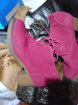 Botines efecto piel rosas