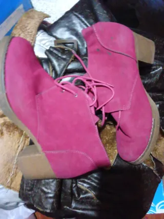 Botines efecto piel rosas